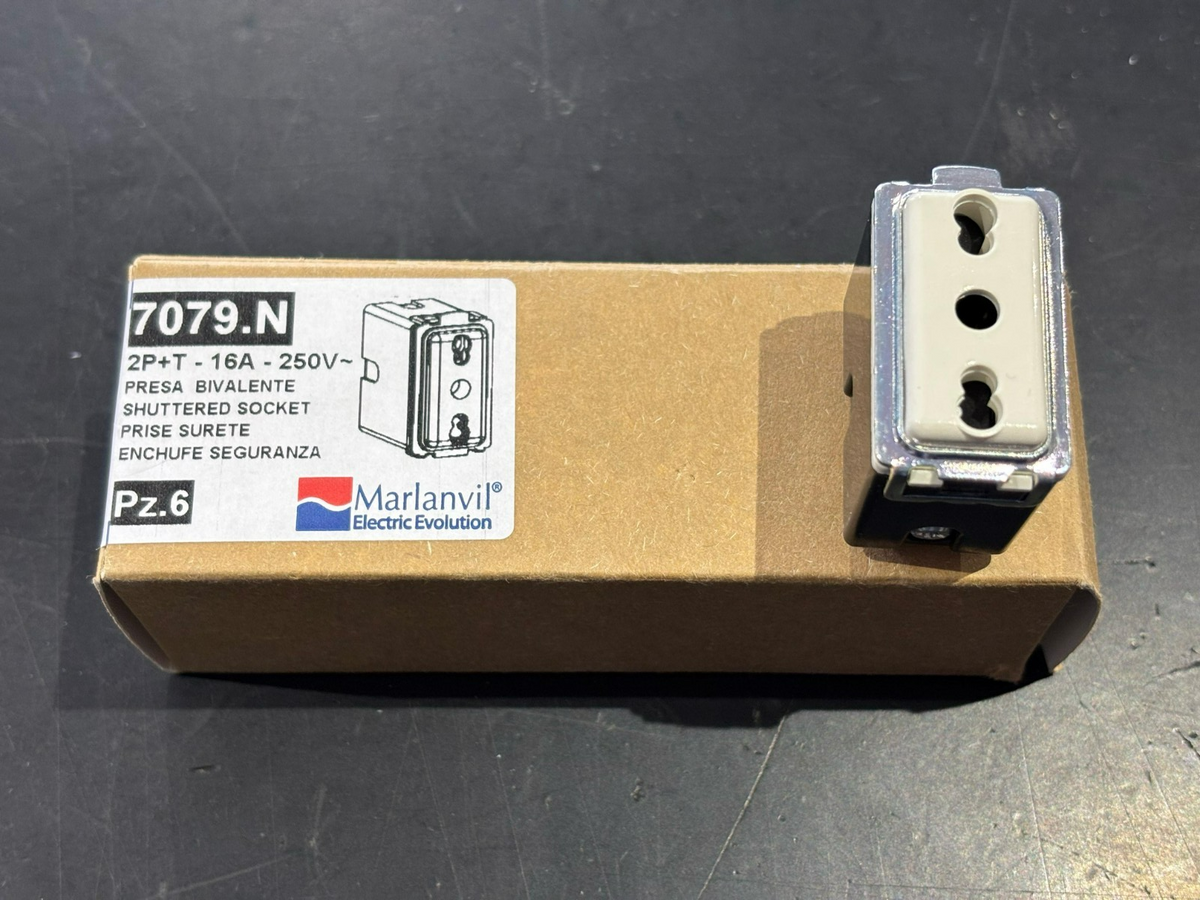 PRESA BIPASSO BIVALENTE - Compatibile con Magic - MARLANVIL 7079.N